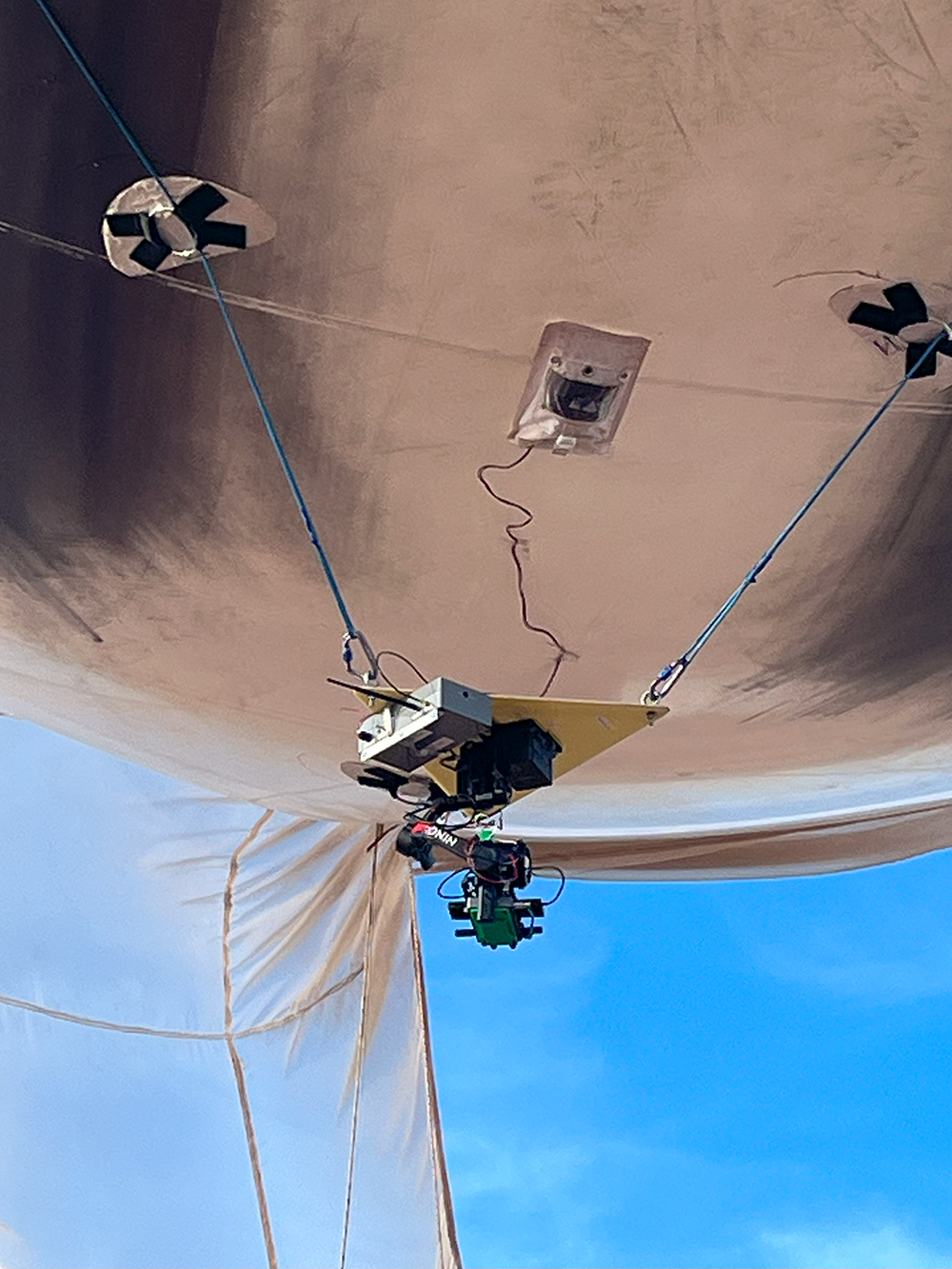 A picture of a camera platform connected to a tethered balloon